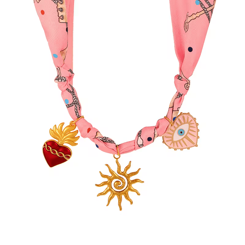 Collier Laura